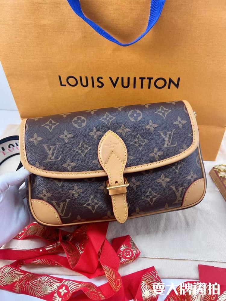 Louis Vuitton路易威登 闲置芯片款老花Diane法棍包 闲置 LV DIANE 老花 法棍包 溢价款 芯片包 尺寸：24*15*9cm 附件尘袋